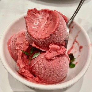 helado de fresas y Mora 