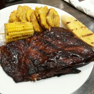 Orden completa de costillas de cerdo