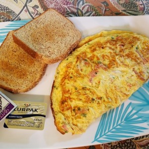 Omelette con tostadas