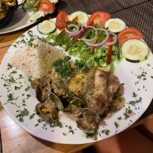 Corvina en salsa de almejas