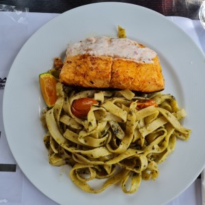 salmon con tagliateli