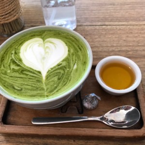 matcha latte con agave