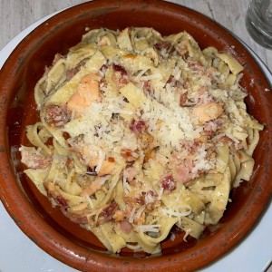 Fetuccini a la carbonara  con Salmon