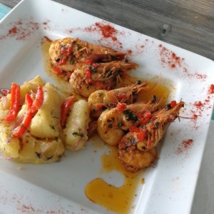 Camarones al ajillo