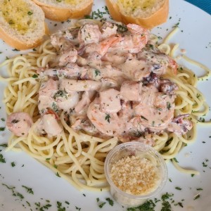 pasta con mariscos en salsa blanca