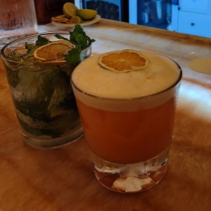 Moscow mule y mezcal sour 