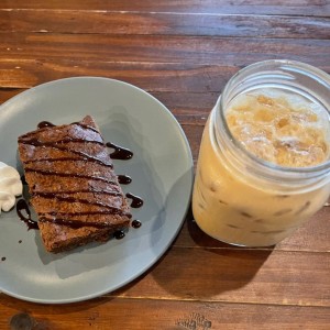 iced coffee y brownie 