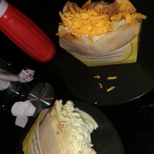 Arepas Reina Pepiada y Pelua