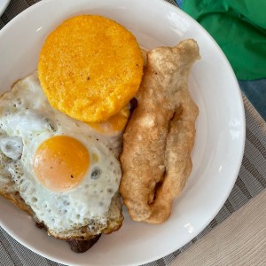 bisteck a cabballo con tortilla y hojaldra