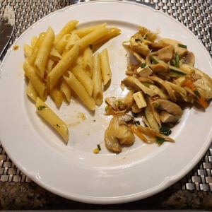 Penne al Olivo & Ensalada de Alcachofas con Hongos