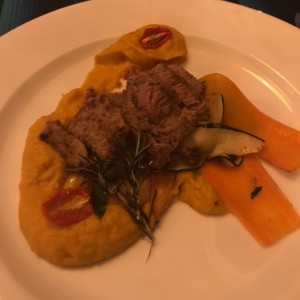 filete de res con pure rustico de zapallo