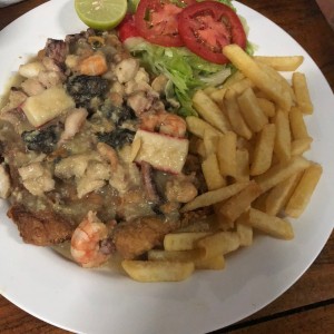 filete de pescado con maricos mixtos