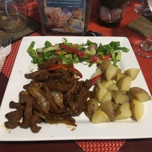 bistec picado con papas salteadas