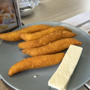Almojábanos y queso país 
