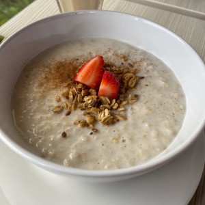 avena con granola y fresas