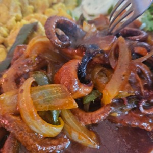 Pulpo en salsa.