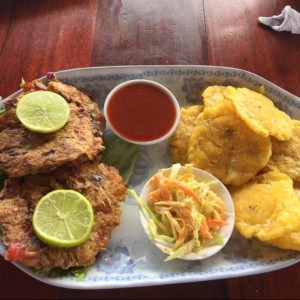 Fishcake (torta de pescado) con patacones