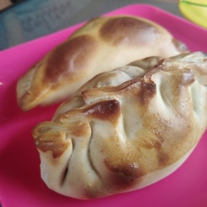 Empanada de carne y pasita