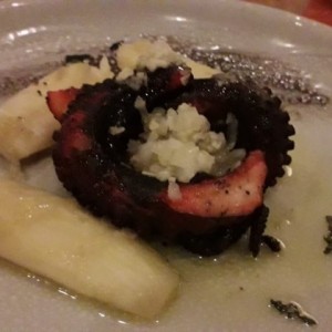 pulpo asado y yuca al mojo restaurante Criollo. The Buenaventura Golf and Beach Resort