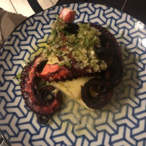 Pulpo con yuca al mojo