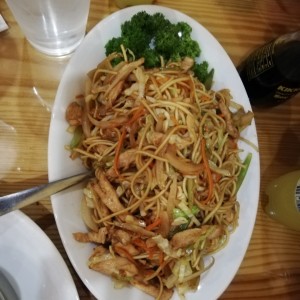 Chow mein de pollo