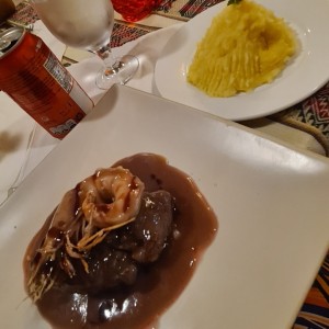 carne de res rellena de langostinos 