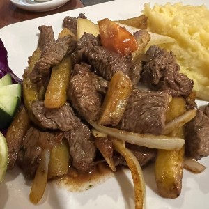 Lomo saltado