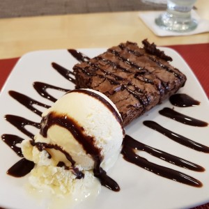 Brownie con Helado