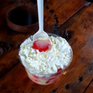 Fresas con Crema y Leche Condensada