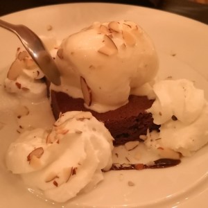 brownie con helado