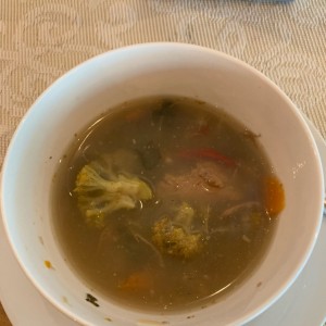 Caldo de vegetales y pollo