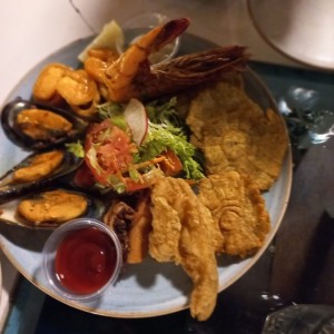 Mariscos con patacones