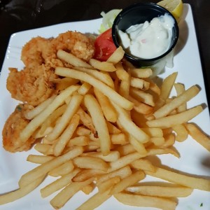 Camarones apanados con papas fritas