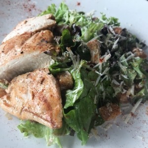 ensalada cesar con pollo