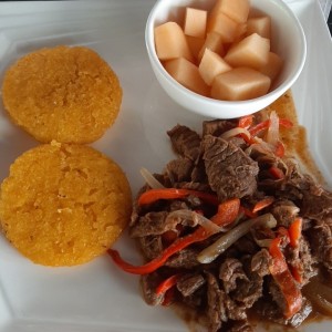 Desayuno - bistec picado con tortilla