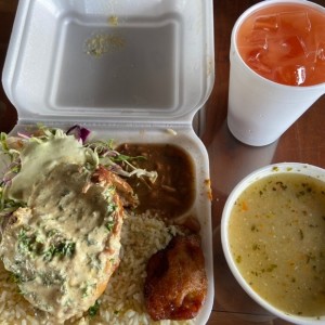 Pollo en salsa alfredo.