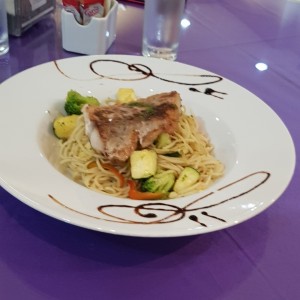 Spaguetti al Oleo con Corvina a la plancha