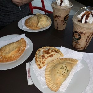 empanadas y frappes de chocolate con peanut butter