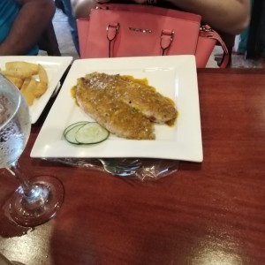 Filete de corvina al ajillo