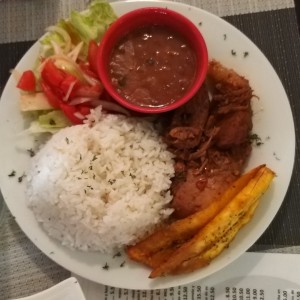 comida del Dia con Pernil