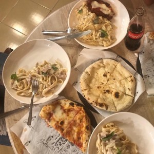 Pasta carbonara + pizza margarita + milanesa a la pizzaiola 