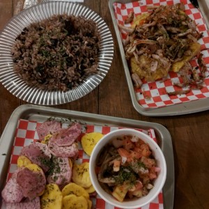 nachos guantanamero y cochinito con arroz con gri