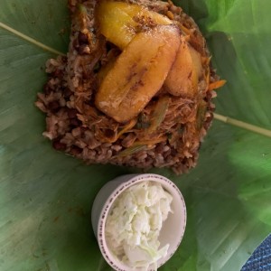 El Mono (Ropa Vieja, Arroz con Frijoles, Tajadas y Ensalada de Repollo)