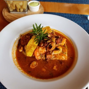 Corvina en salsa de mariscos