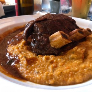 short ribs con tamal de olla