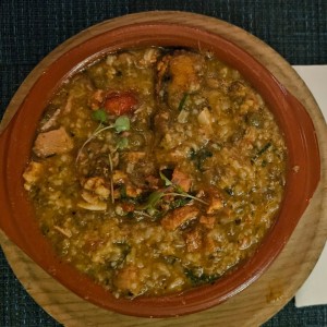 Guacho de Guandú y Chicharrón de Cerdo