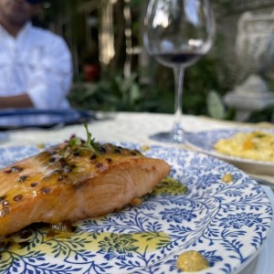 Salmon en salsa maracuya