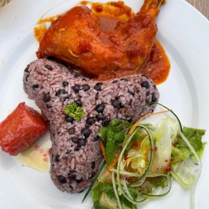 Arroz con guandu y pollo guisado