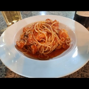 espaguetti con camarones en Salsa pomodoro