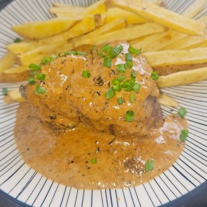 Filete de res con papas artesanales